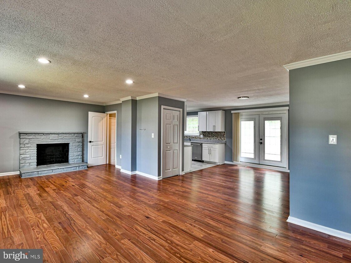 Foto principal - 9303 Small Dr