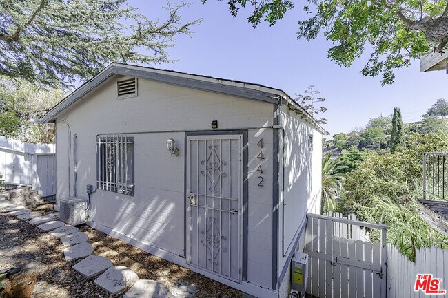 Building Photo - 4442 Verdemour Ave