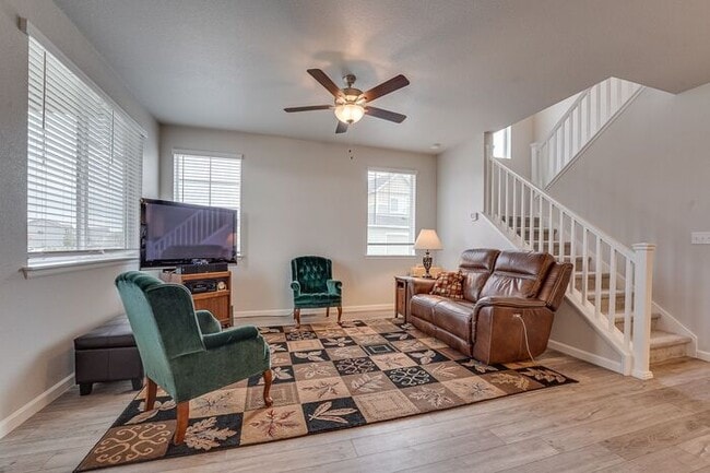 Building Photo - 2 bed, 2 bath End Unit Townhome in Milliken