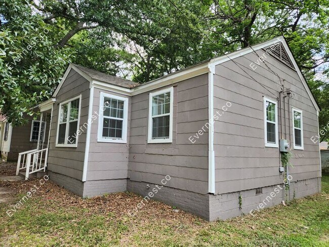 Building Photo - 231 Dunbar St