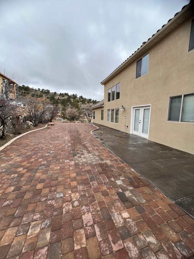 Building Photo - MONTH TO MONTH LEASE ONLY. Beautiful Custo...