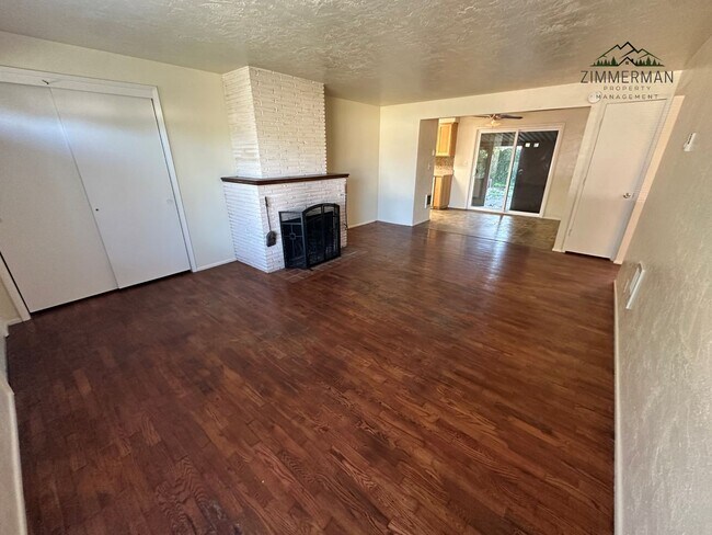 Foto del edificio - 3793-3795 Redwood Dr