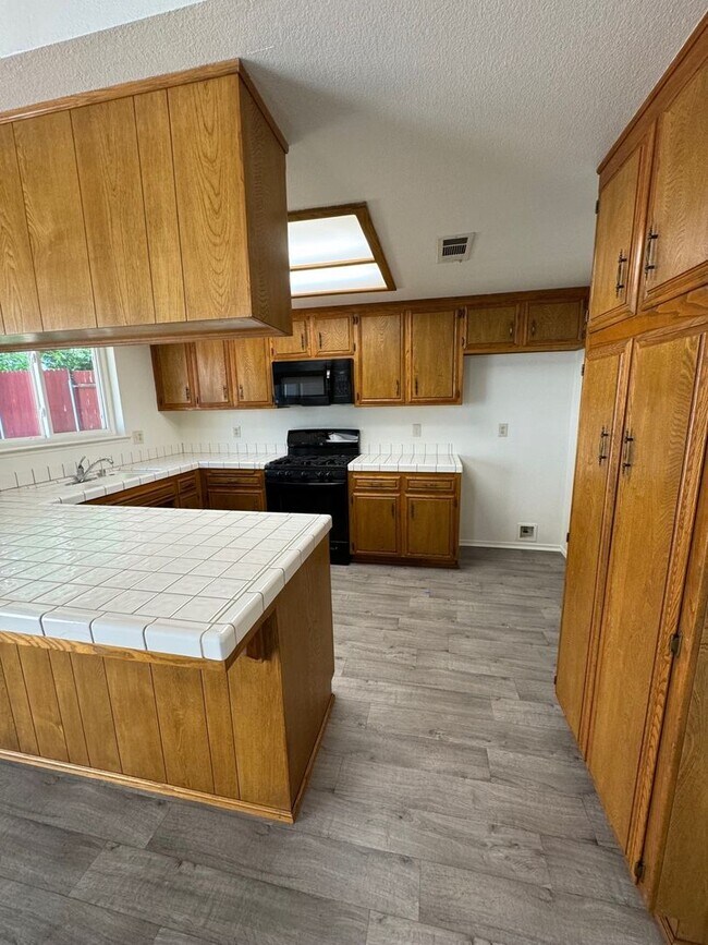 Foto del edificio - Coming Soon-Located in the Heart of Tehachapi!