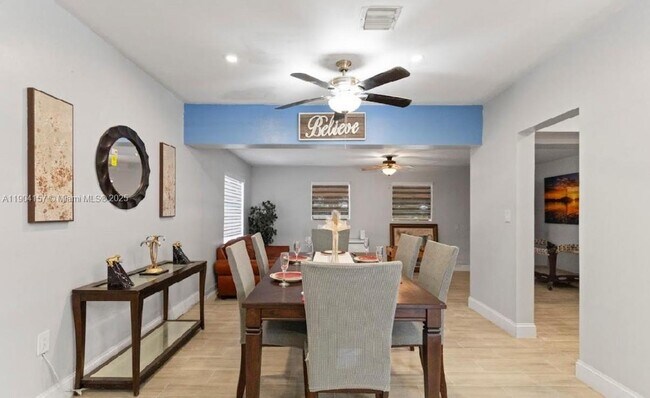 Foto del edificio - 18830 NW 7th Ave