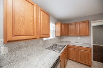 Building Photo - 1631 Dove Run