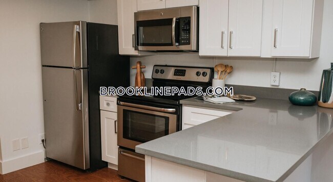 Building Photo - 1440 Beacon St.