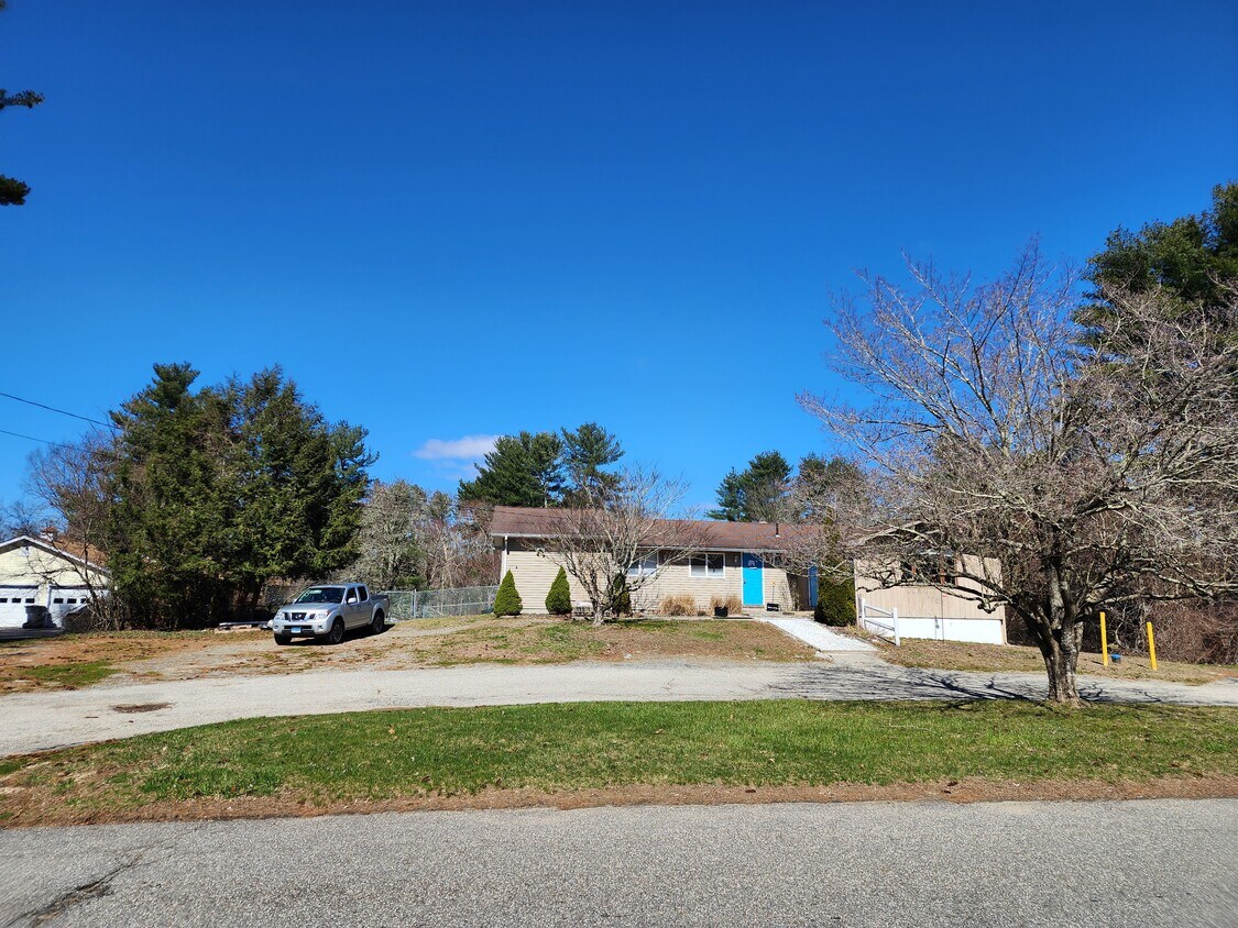 Foto principal - 6 Old Willimantic Rd