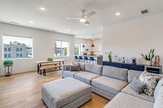 Building Photo - 1536 Holly Ave