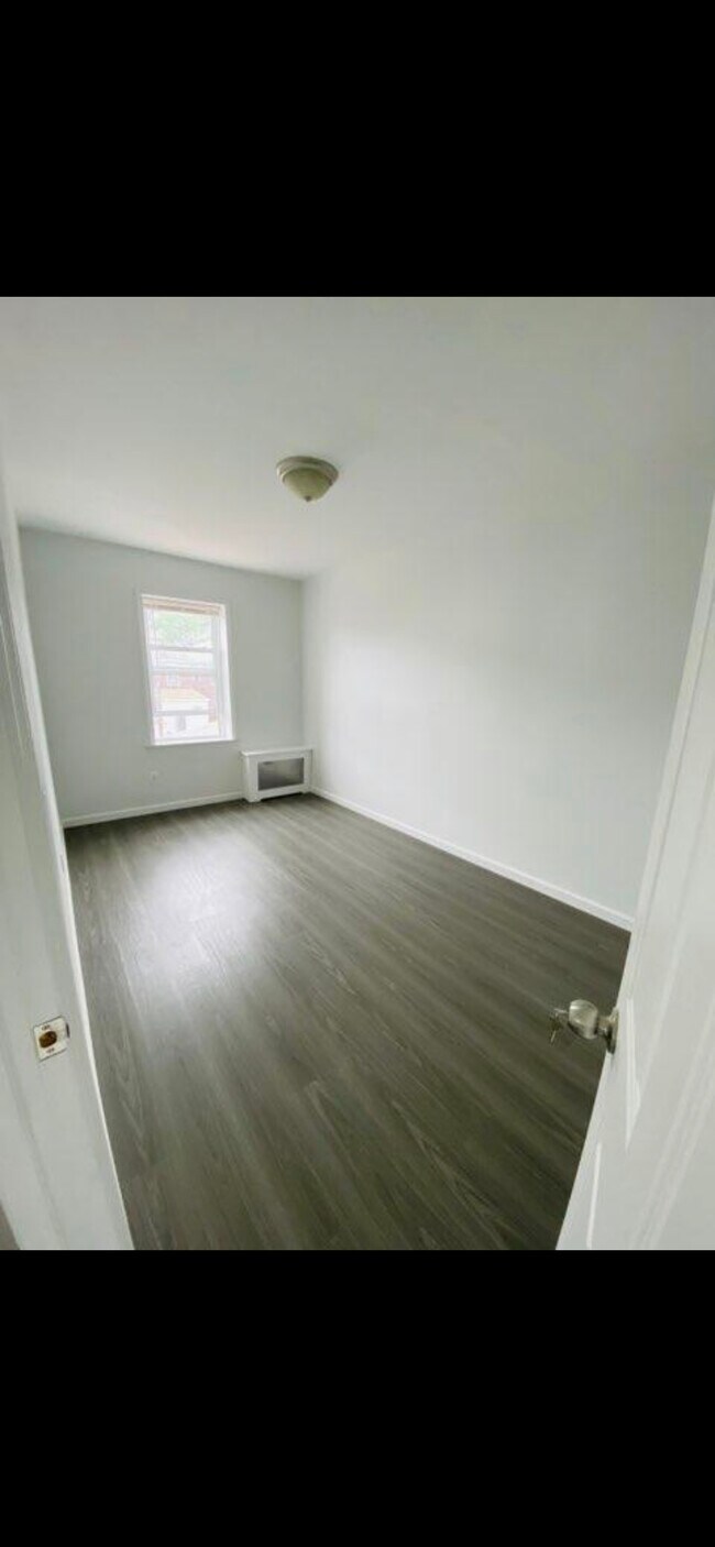 Foto del edificio - 1664 E 32nd St