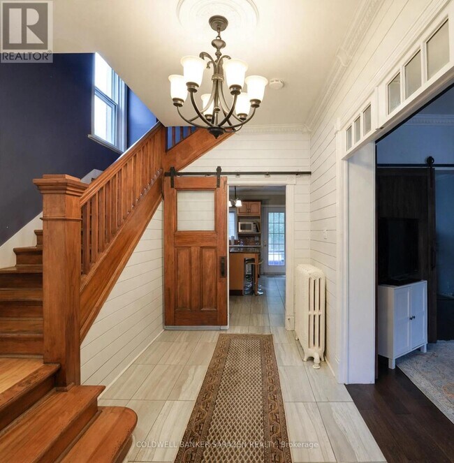 Photo du bâtiment - 135 Hawthorne Ave