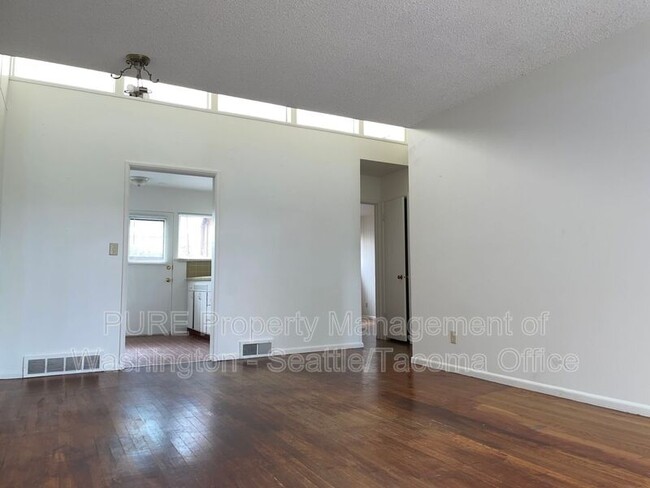 Foto del edificio - 4217 SW Seattle St