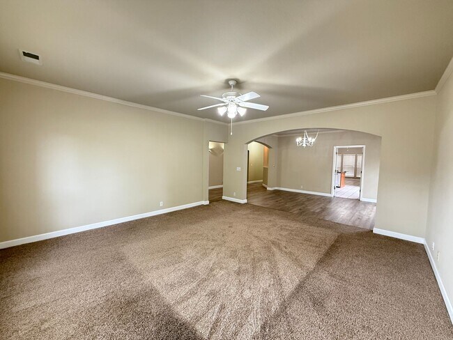 Foto del edificio - Right On The Green- 3 Bedroom Updated Home on Battle Creek