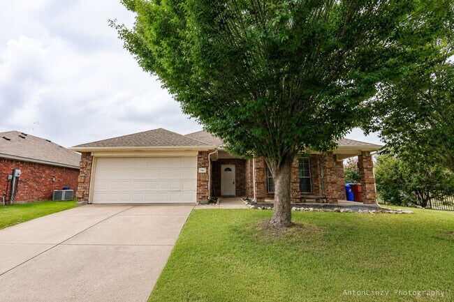 Building Photo - $1,950 3 Bed/2 Bath/2 Garage Ready for Move-in Home in Woodland Creek