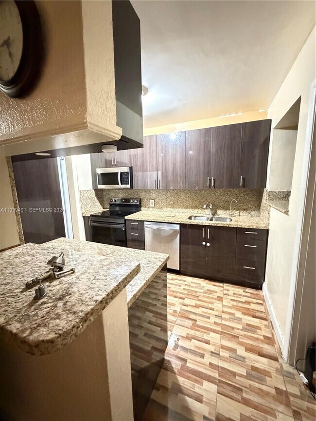 Foto del edificio - 19130 NW 5th Pl