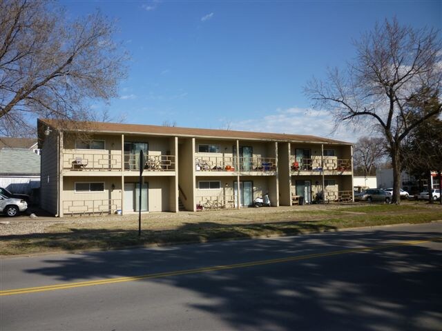 Apartment Complex - 122 N 11th St