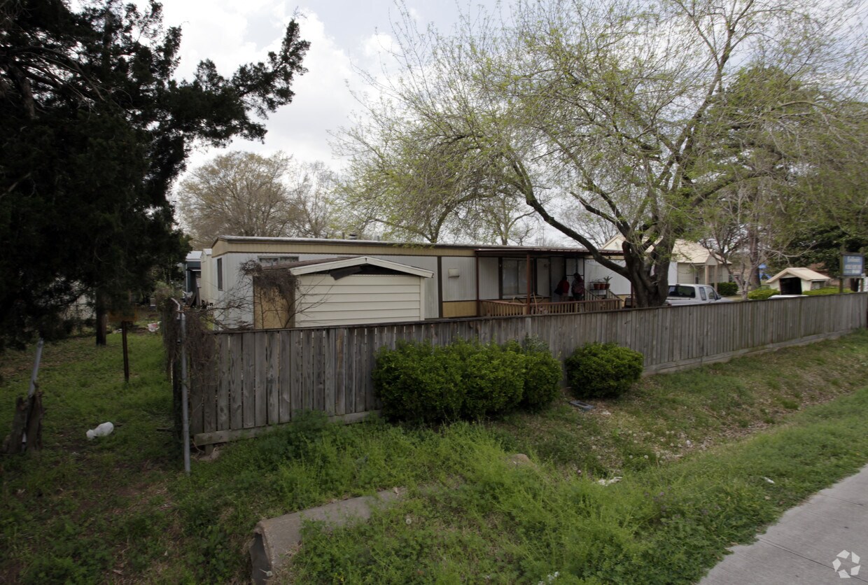 Building Photo - Candlewick Mobile Home Park