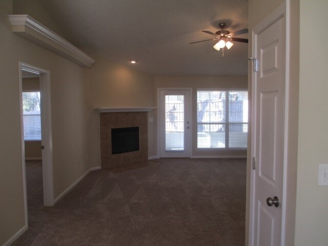 Foto del edificio - 2952 Majestic Oaks Ln