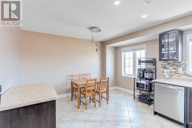 Building Photo - 385 Rossland Rd W