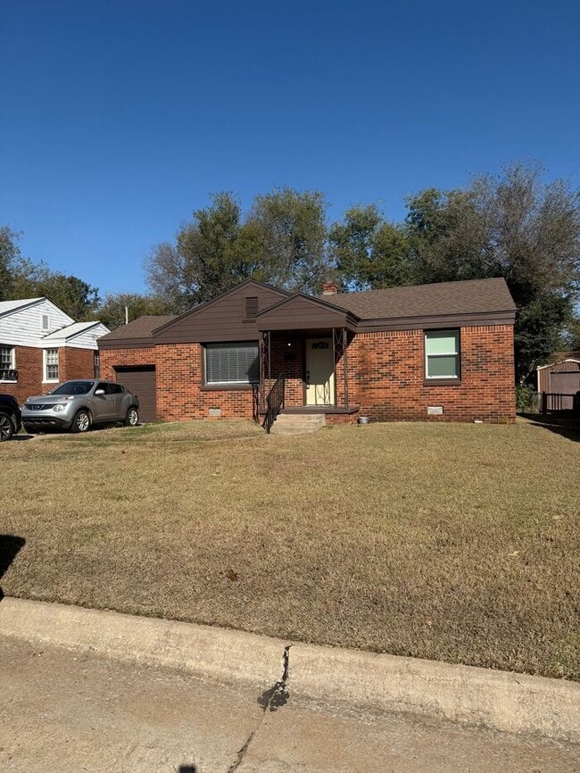 Photo - 1405 NE 40th St House