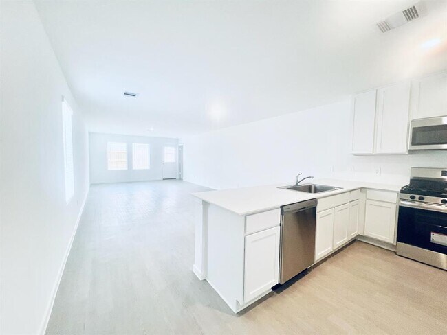 Building Photo - 3047 Mallorca Dr