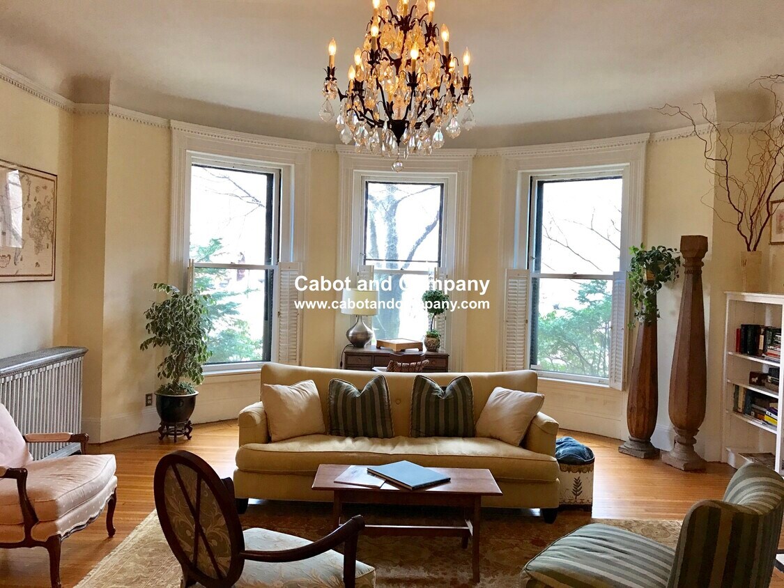 Primary Photo - 290 Commonwealth Ave
