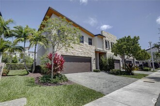 Building Photo - 10419 NW 81st Terrace
