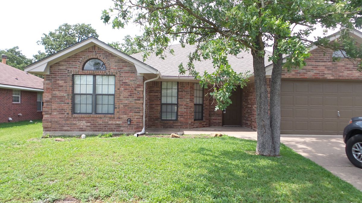 Primary Photo - 1305 Remington Ct