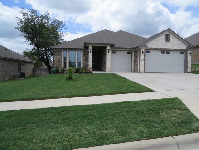 Building Photo - "Charming 4-Bedroom Retreat with Granite Elegance & Cozy Fireplace in Killeen!"