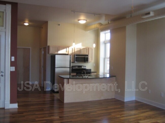 Foto del edificio - 217-219 W 4th St