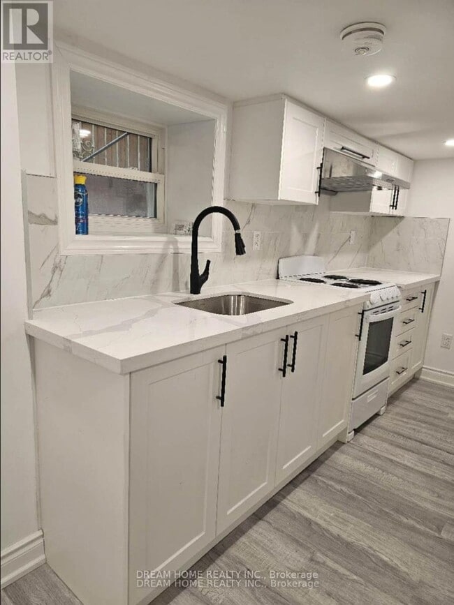 Building Photo - 262 Clinton St