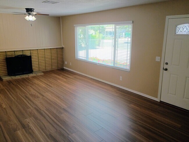 Foto del edificio - 41315 Sequoia Ln