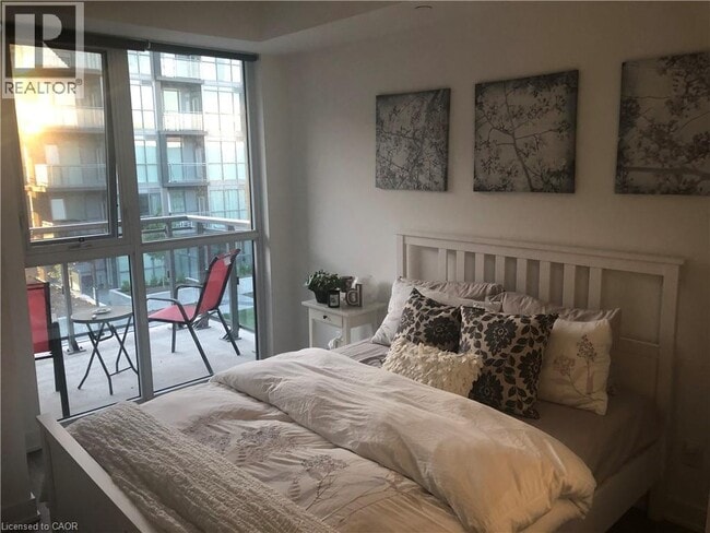 Photo du bâtiment - 5260 Dundas St