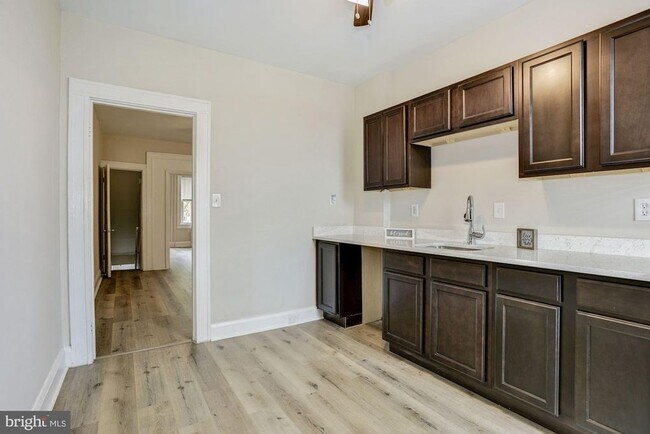 Cocina - 2873 Mayfield Ave