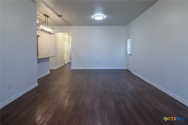 Building Photo - 5005 Rose Gdn Lp