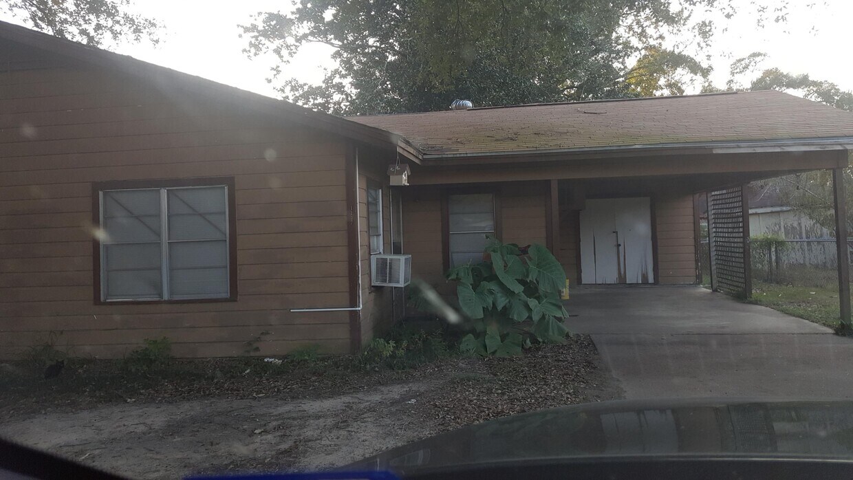 1137 Railroad Ave, Silsbee, TX 77656 House for Rent in Silsbee, TX