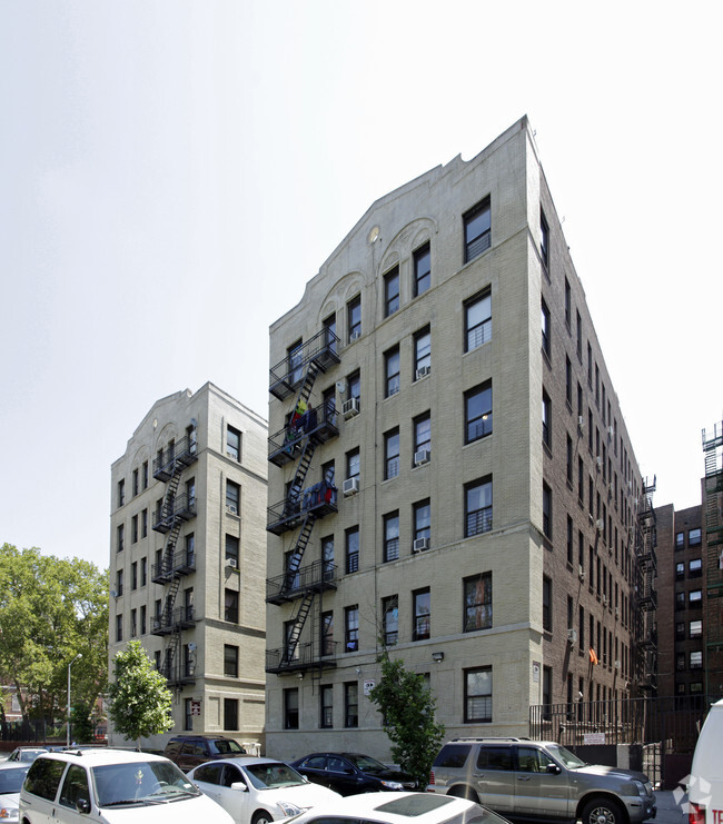 Vista lateral - Quality Communities/2608 Creston Avenue Bronx