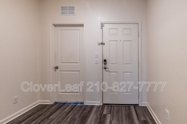 Foto del edificio - 8319 Falcon Meadow Dr