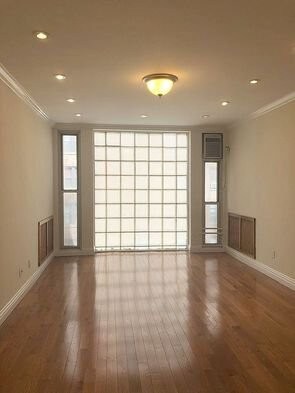 Primary Photo - 330 E 58th St