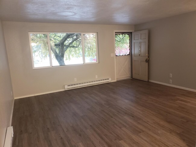 Building Photo - 1334 W Garland Ave