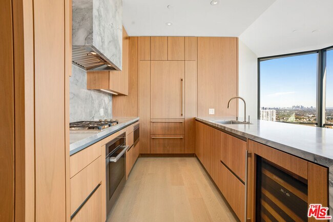 Foto del edificio - 211 Elm Ct