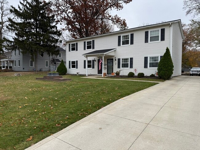 Building Photo - 545 Mentor Ave