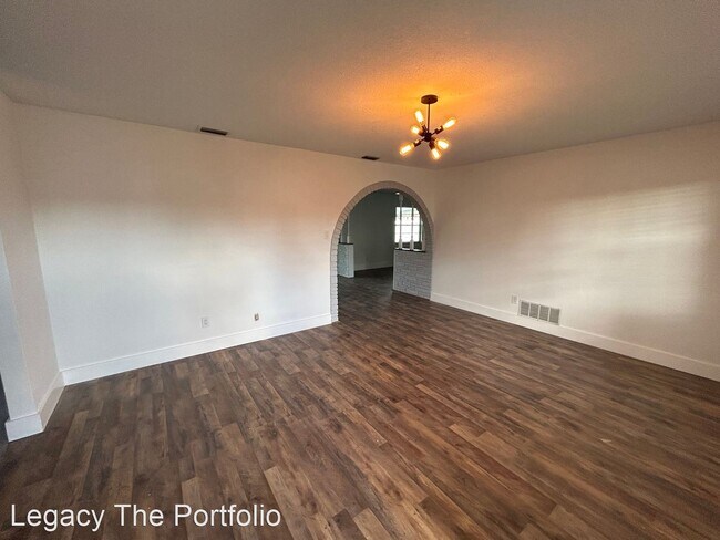 Building Photo - 3 br, 2 bath House - 1085 York Way