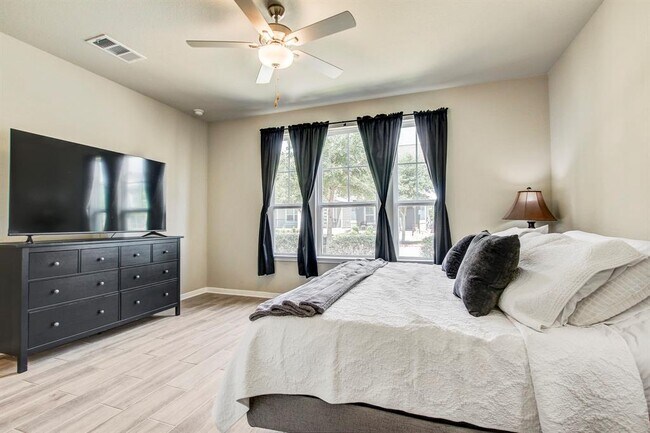 Building Photo - 1624 Coral Sunrise Trl