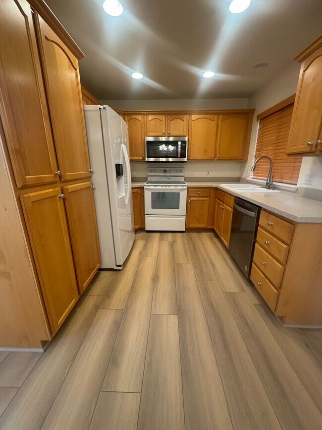 Building Photo - Beautiful Cedar Hills townhome for rent!