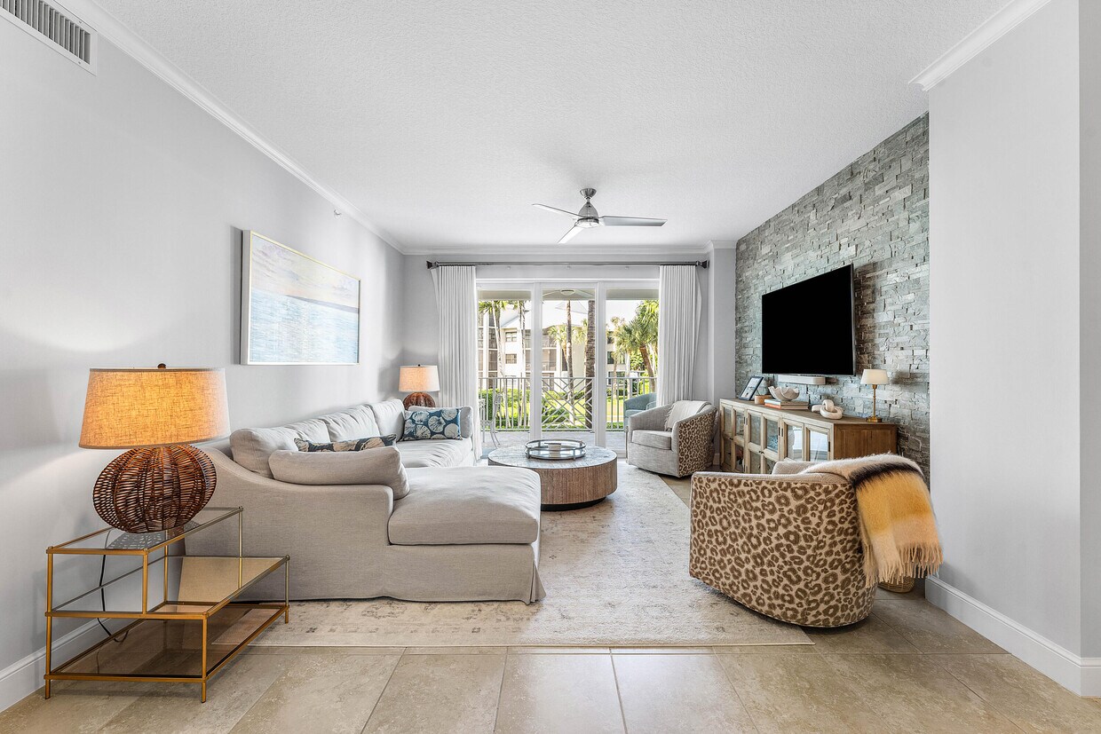 Foto principal - 1024 Bay Colony Dr S