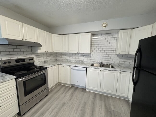 Building Photo - 70 Glasier Rd