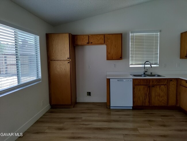 Building Photo - 3708 Fernwood St