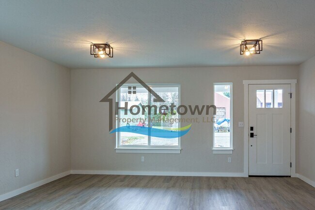 Building Photo - 3 Bedroom Home with 1.5 Bathrooms and an A...