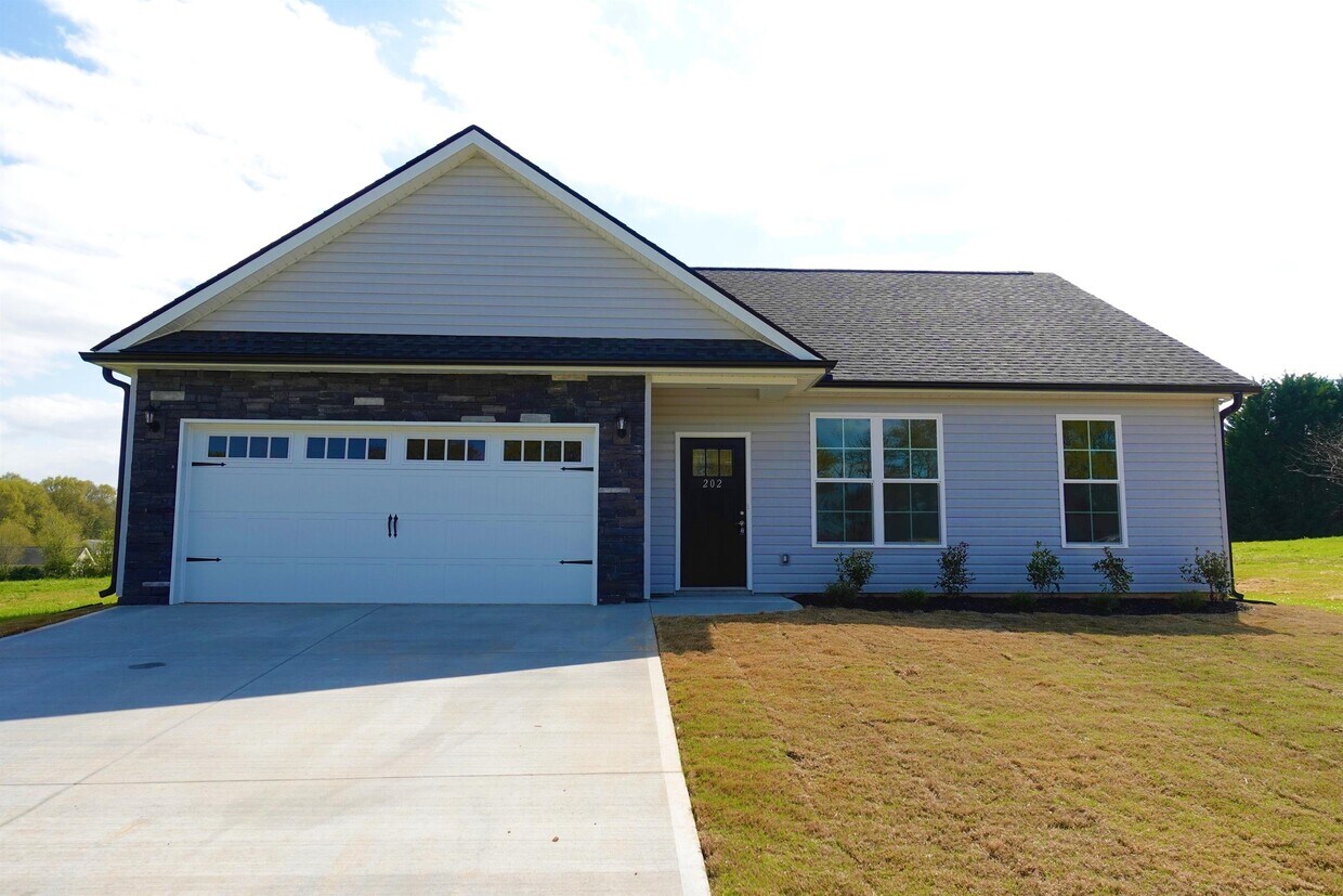 Primary Photo - 202 Turkey Trot Rd