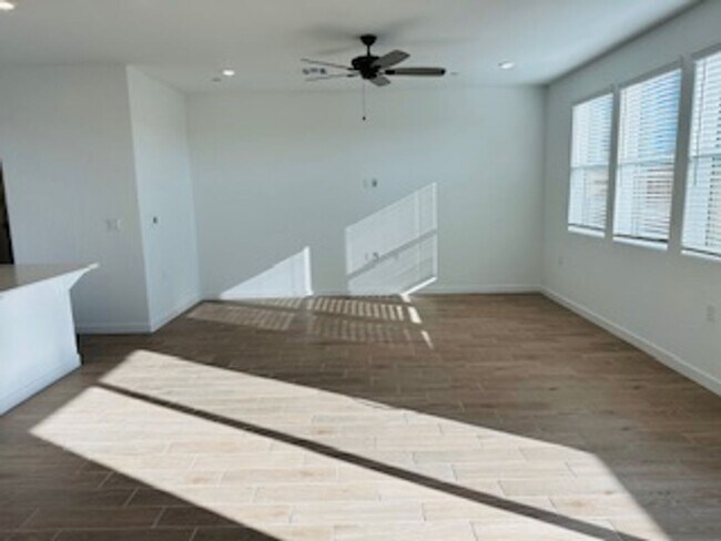 Foto del edificio - $500 Move In Bonus $2,695 Heritage Grove 3 Bed+Loft Home, Solar, Clovis & Shepherd - Plum Tree Ave.